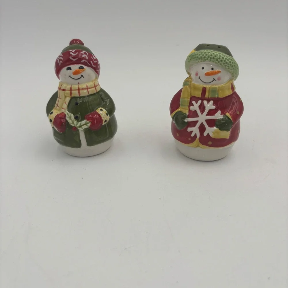 Snowman Salt and Pepper Shakers Red Green Excellent Ceramic Holiday